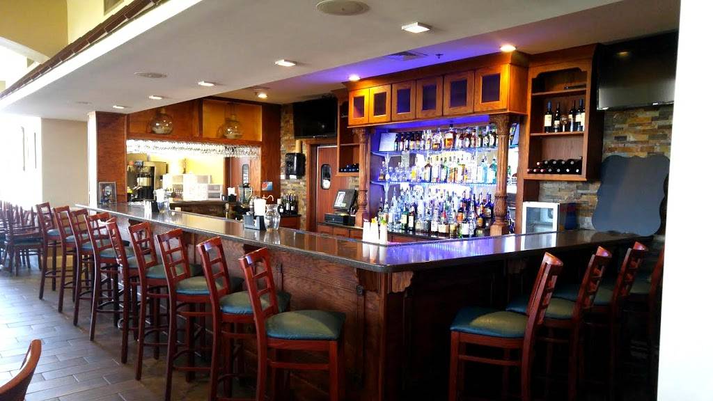 Heaths Waterfront Grill | restaurant | 1217 Graves Harbor Trail, Huddleston, VA 24104, USA | 5406320163 OR +1 540-632-0163