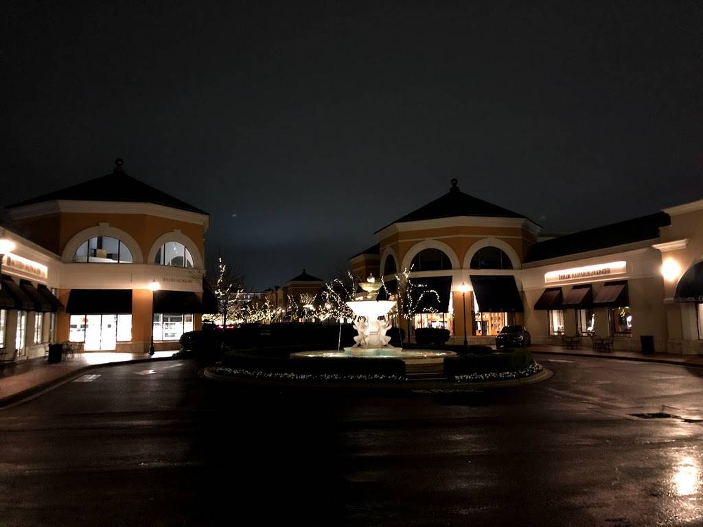 Phillips Place | shopping mall | 6800 Phillips Pl Ct, Charlotte, NC 28210, USA | 4045753200 OR +1 404-575-3200