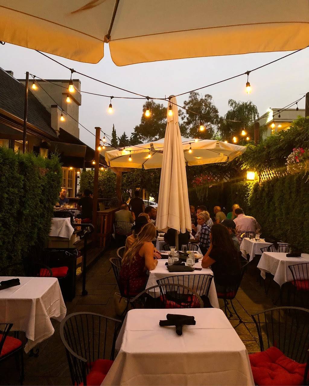 520 Bar & Grill | restaurant | 10146 Main St, Bellevue, WA 98004, USA | 4254500520 OR +1 425-450-0520