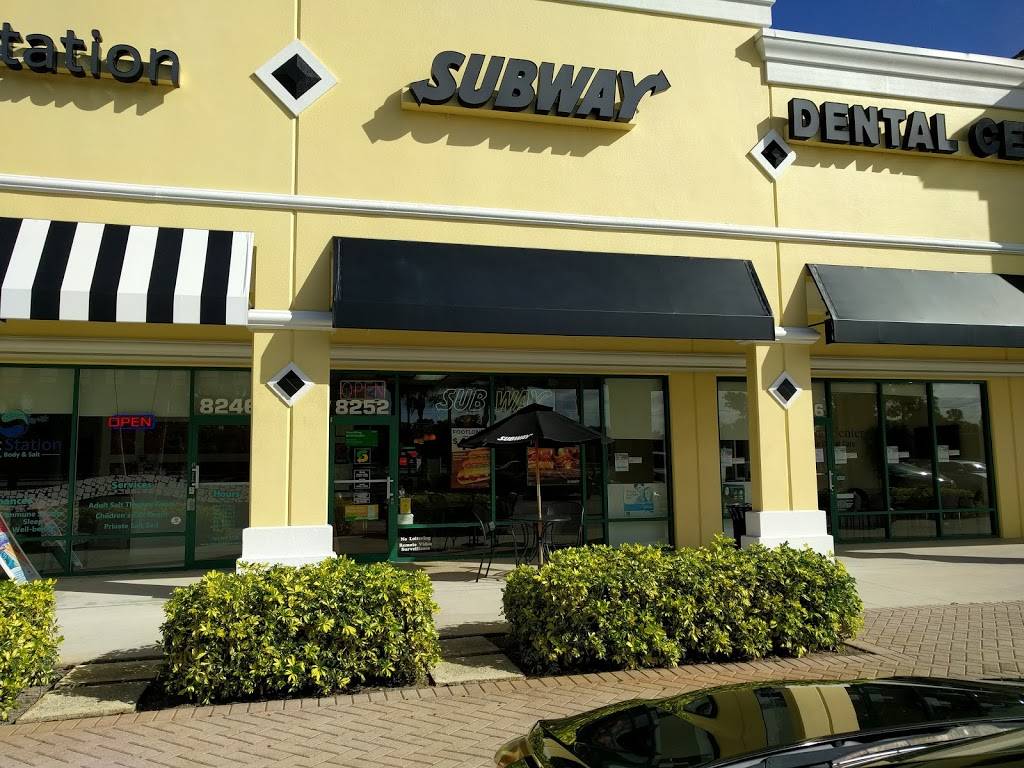 Subway Restaurants | restaurant | 8252 Jog Rd, Boynton Beach, FL 33472, USA | 5617522008 OR +1 561-752-2008