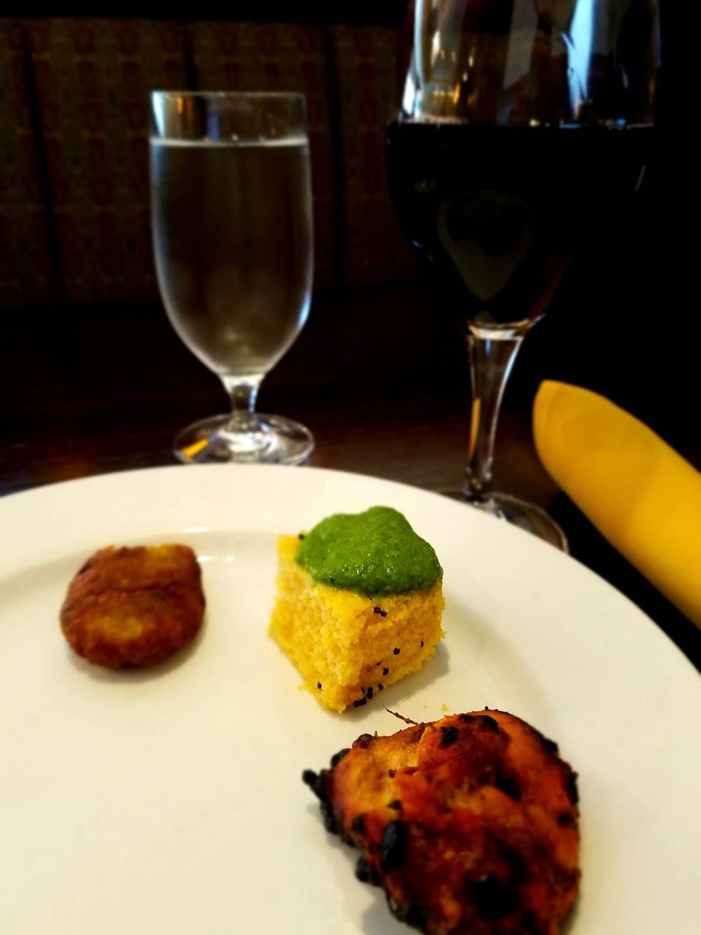 Saffron | restaurant | 43170 Southern Walk Plaza, Ashburn, VA 20148, USA | 7037297700 OR +1 703-729-7700