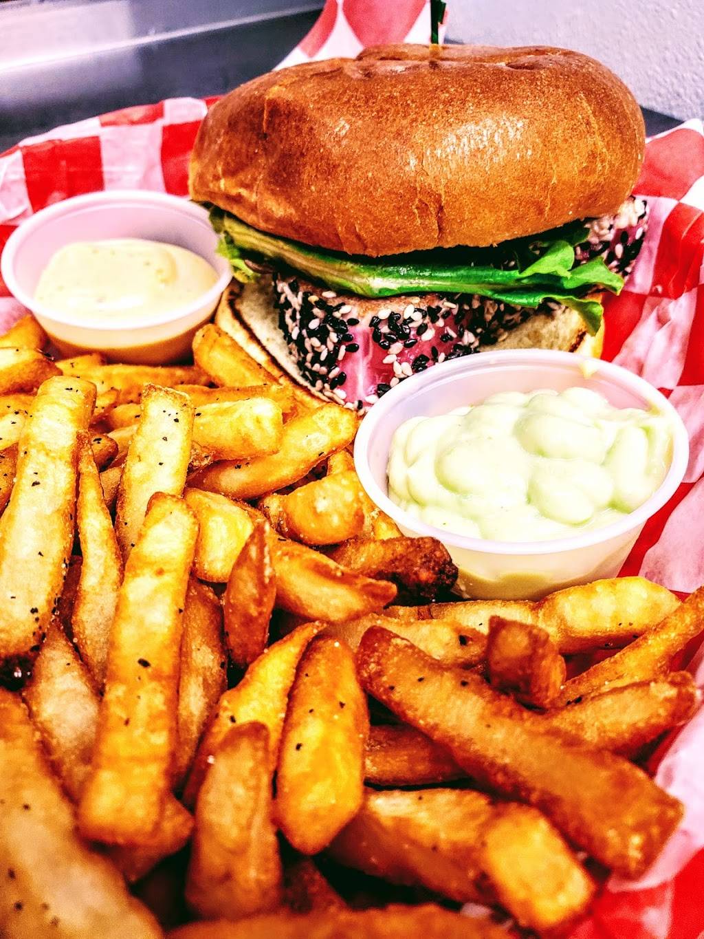 Nicks On The Beach | restaurant | 148 S Emerson Ave, Montauk, NY 11954, USA | 6316478000 OR +1 631-647-8000