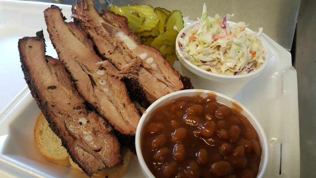 Smokin Barrel BBQ | restaurant | 13508 Discovery Dr, Omaha, NE 68137, USA | 4025984855 OR +1 402-598-4855