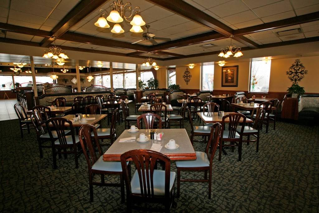 Maxfields Pancake House | restaurant | 352 E Roosevelt Rd, Lombard, IL 60148, USA | 6304953900 OR +1 630-495-3900