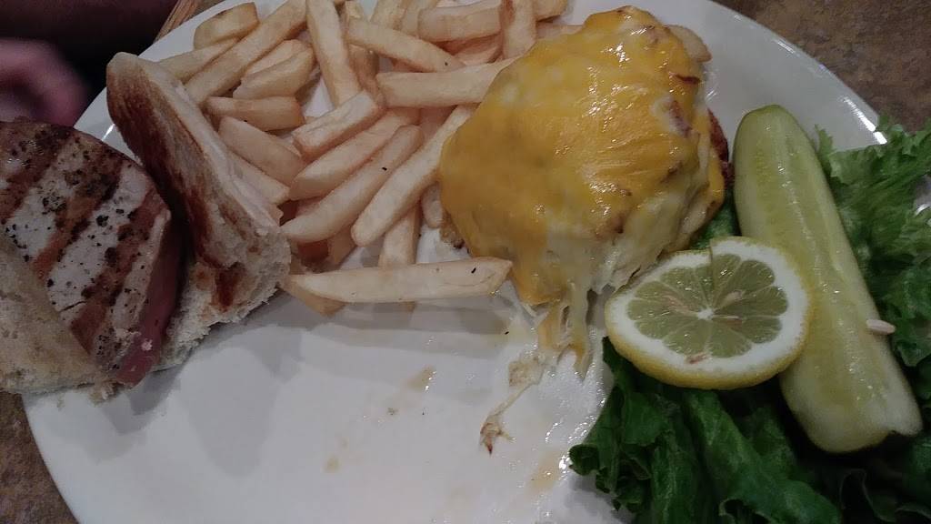 Lukes Grille | restaurant | 388 Thompson Creek Mall, Stevensville, MD 21666, USA | 4106439435 OR +1 410-643-9435