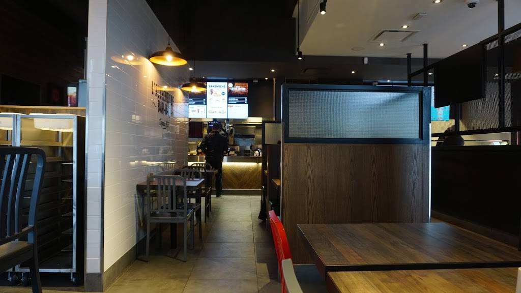 St-Hubert Express | restaurant | Rue Laval, Lac-Mégantic, QC G6B 1A4, Canada | 8195836767 OR +1 819-583-6767