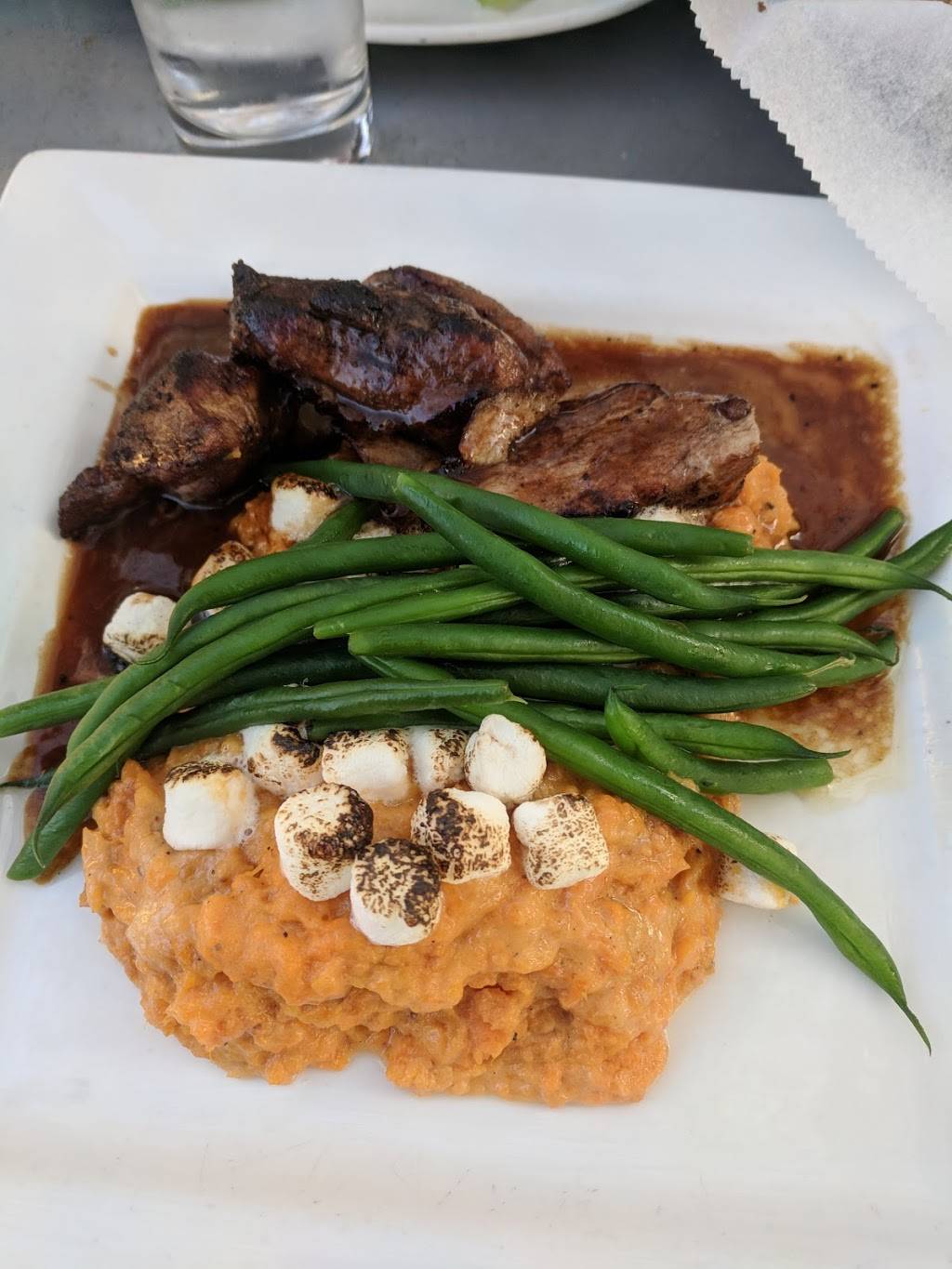 Georgetown | restaurant | 18515 Detroit Rd, Lakewood, OH 44107, USA | 2162213500 OR +1 216-221-3500