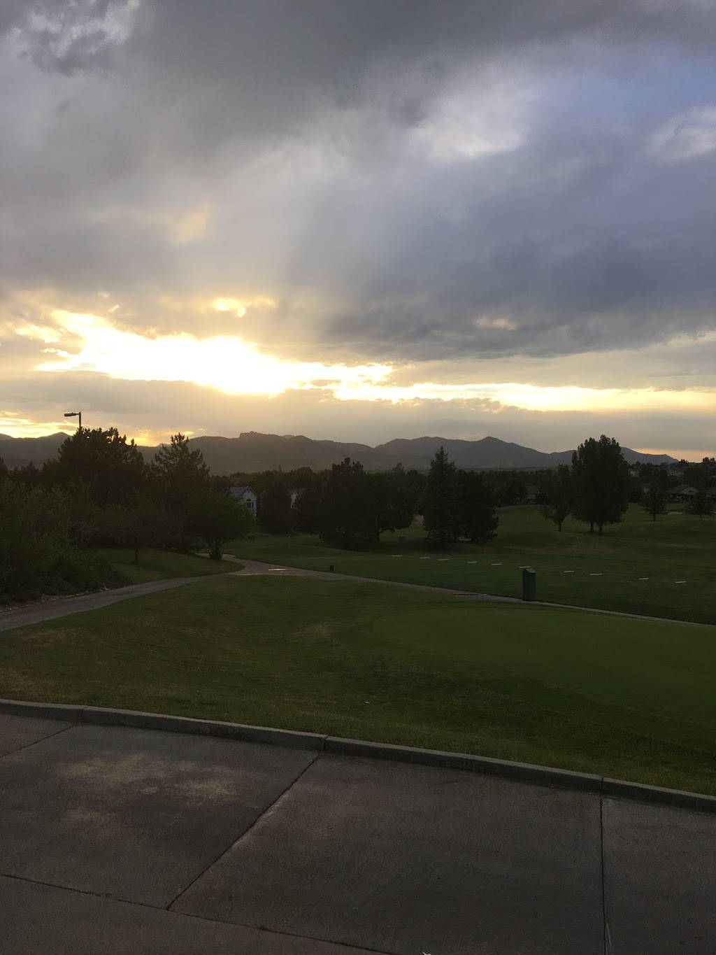 The West Woods Bar & Grill | restaurant | 6655 Quaker St, Arvada, CO 80007, USA | 7208987350 OR +1 720-898-7350