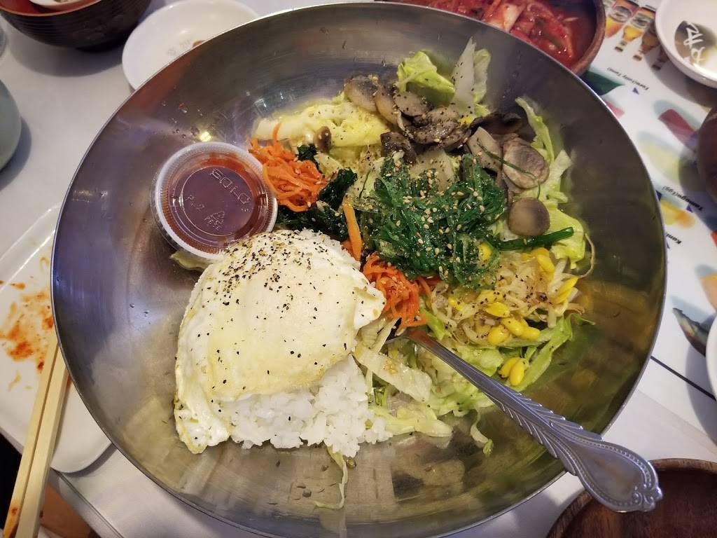 Sumo Sushi | restaurant | 198 Thames St #1, Newport, RI 02840, USA | 4018482307 OR +1 401-848-2307