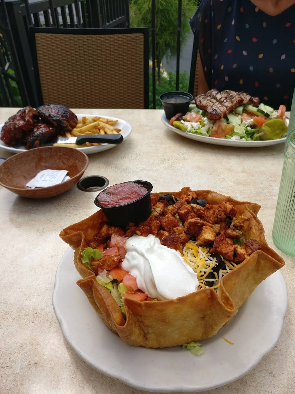 Countryside Saloon | restaurant | 2501 E Ballard Rd, Des Plaines, IL 60016, USA | 8478275577 OR +1 847-827-5577