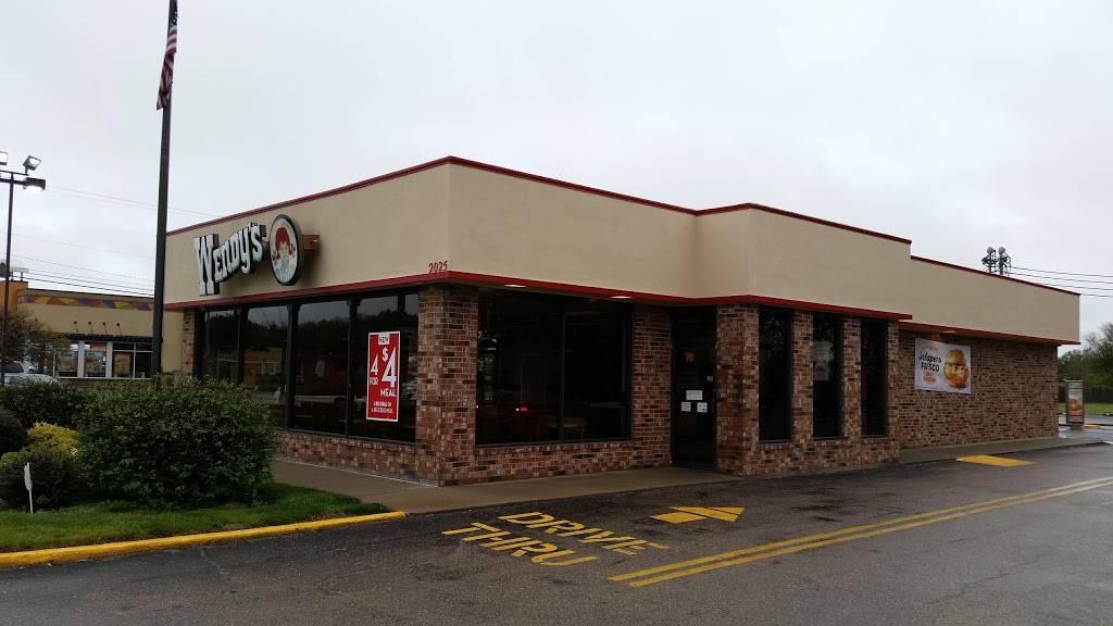 Wendys | restaurant | 2025 N SW Topeka Blvd, Topeka, KS 66608, USA | 7852333220 OR +1 785-233-3220