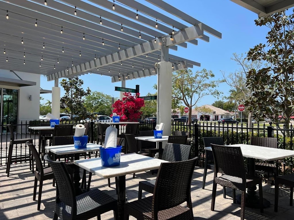 Shea’s Lansdowne | restaurant | 6340 Naples Blvd units 1-3, Naples, FL 34109, USA | 2395915718 OR +1 239-591-5718