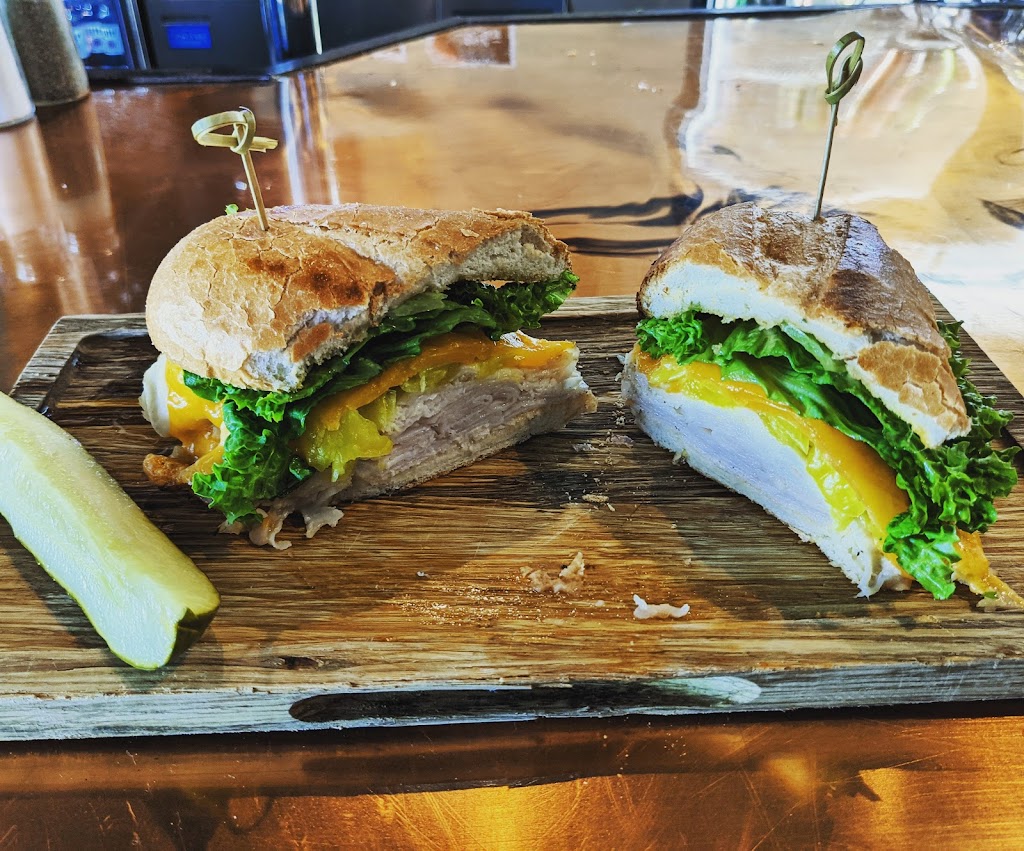 Lucky Lulus | restaurant | 2520 IL-176 #1, Crystal Lake, IL 60014, USA | 8155263311 OR +1 815-526-3311