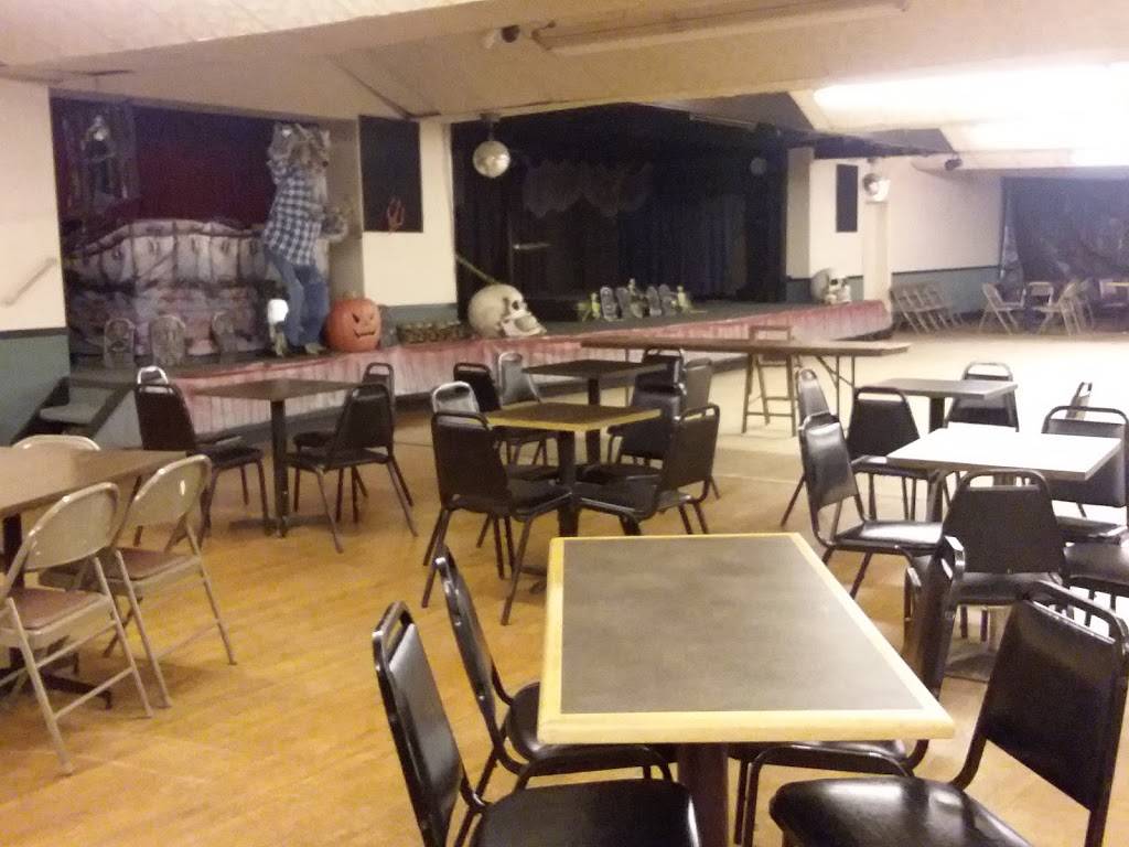 Johnnys Roadhouse | restaurant | 2278 E, US-10, Custer, MI 49405, USA | 2317572585 OR +1 231-757-2585