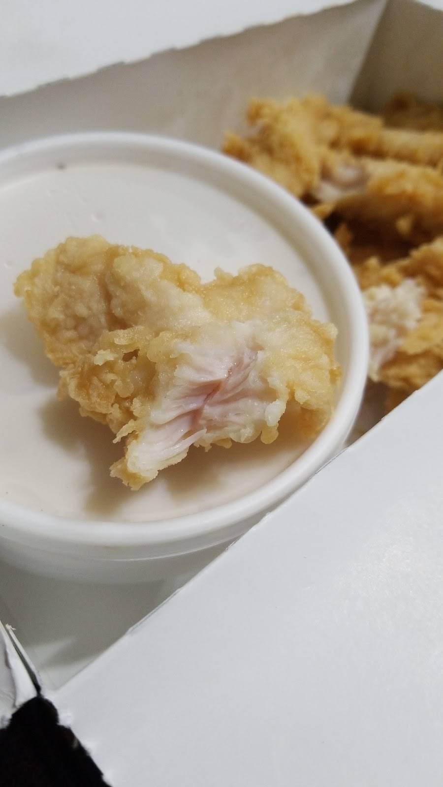 Golden Chick | meal takeaway | 1001 E Davis St, Mesquite, TX 75149, USA | 9723298222 OR +1 972-329-8222