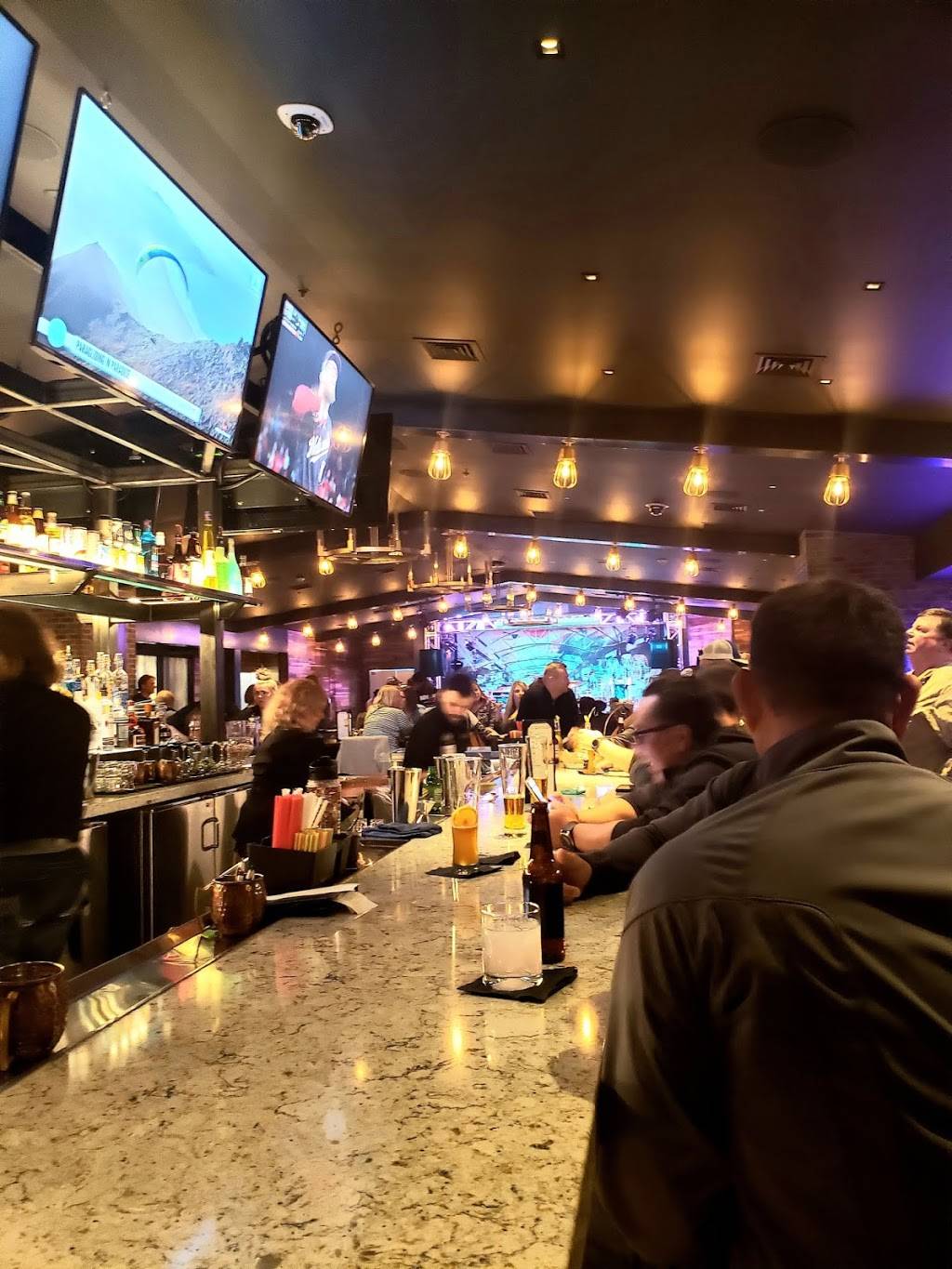 Tin Lizard Bar and Grill | restaurant | 21 Blackjack Blvd, East Peoria, IL 61611, USA | 3096997711 OR +1 309-699-7711