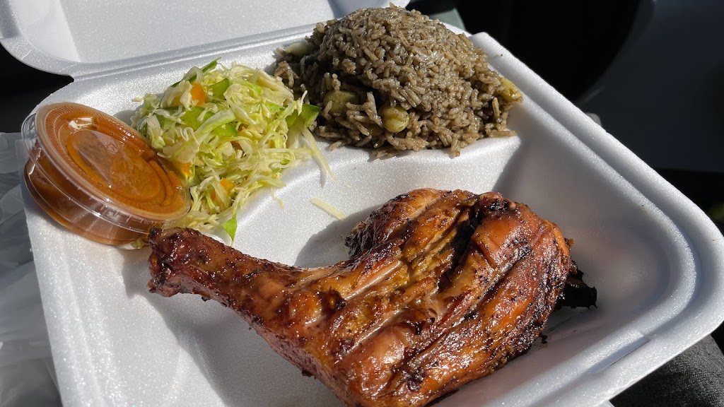 loupas chicken Caribbean style | restaurant | 827 Lincolnway E, Goshen, IN 46528, USA | 5745387137 OR +1 574-538-7137