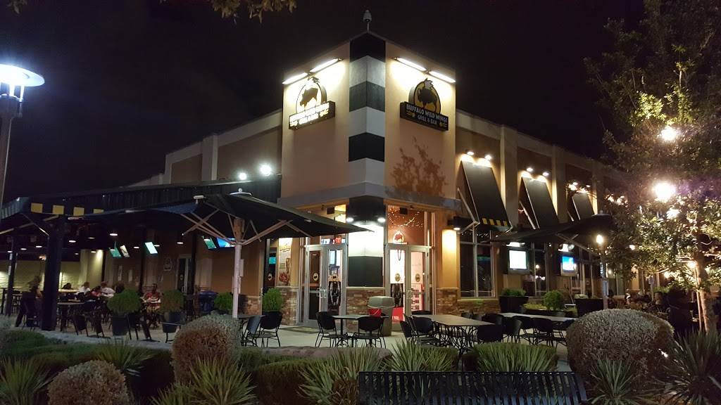 Buffalo Wild Wings | meal takeaway | 1617 Pleasonton Rd #101, Fort Bliss, TX 79916, USA | 9155662999 OR +1 915-566-2999