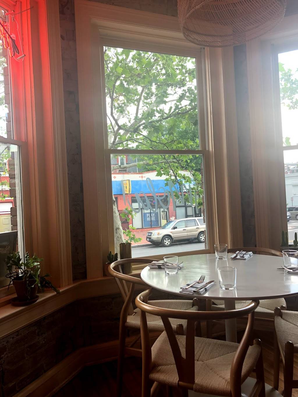 Mola | restaurant | 3155 Mt Pleasant St NW, Washington, DC 20010, USA | 2028493247 OR +1 202-849-3247