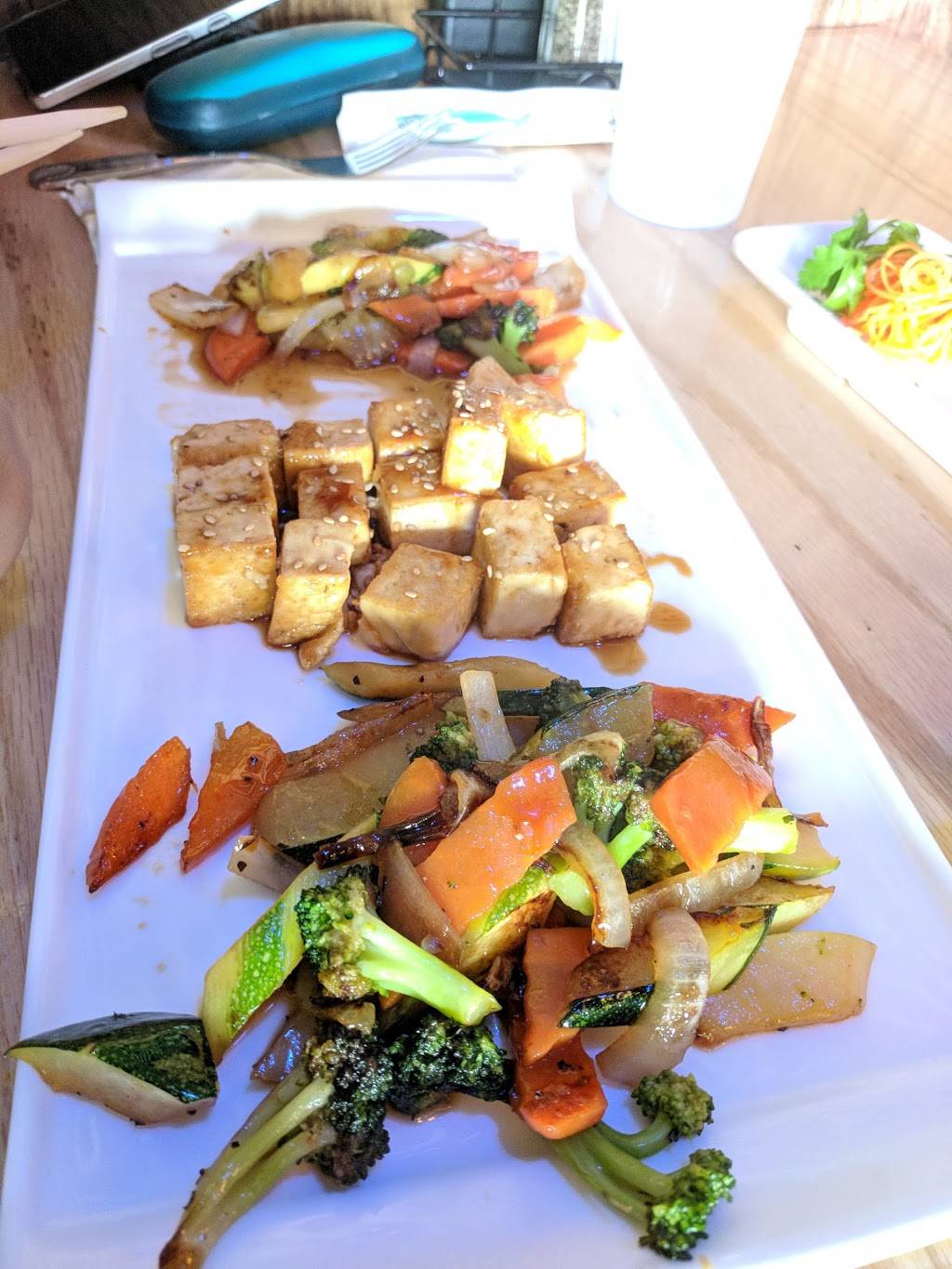 Blue Coast Asian Cuisine | restaurant | 8298 Champions Gate Blvd, Davenport, FL 33896, USA | 4074792023 OR +1 407-479-2023