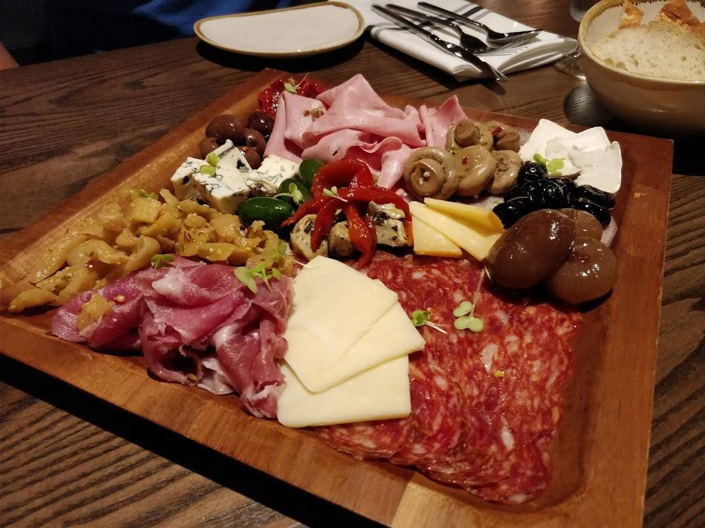 Highview Food & Drink | restaurant | 166 High St, Southampton, ON N0H 2L0, Canada | 5194834003 OR +1 519-483-4003