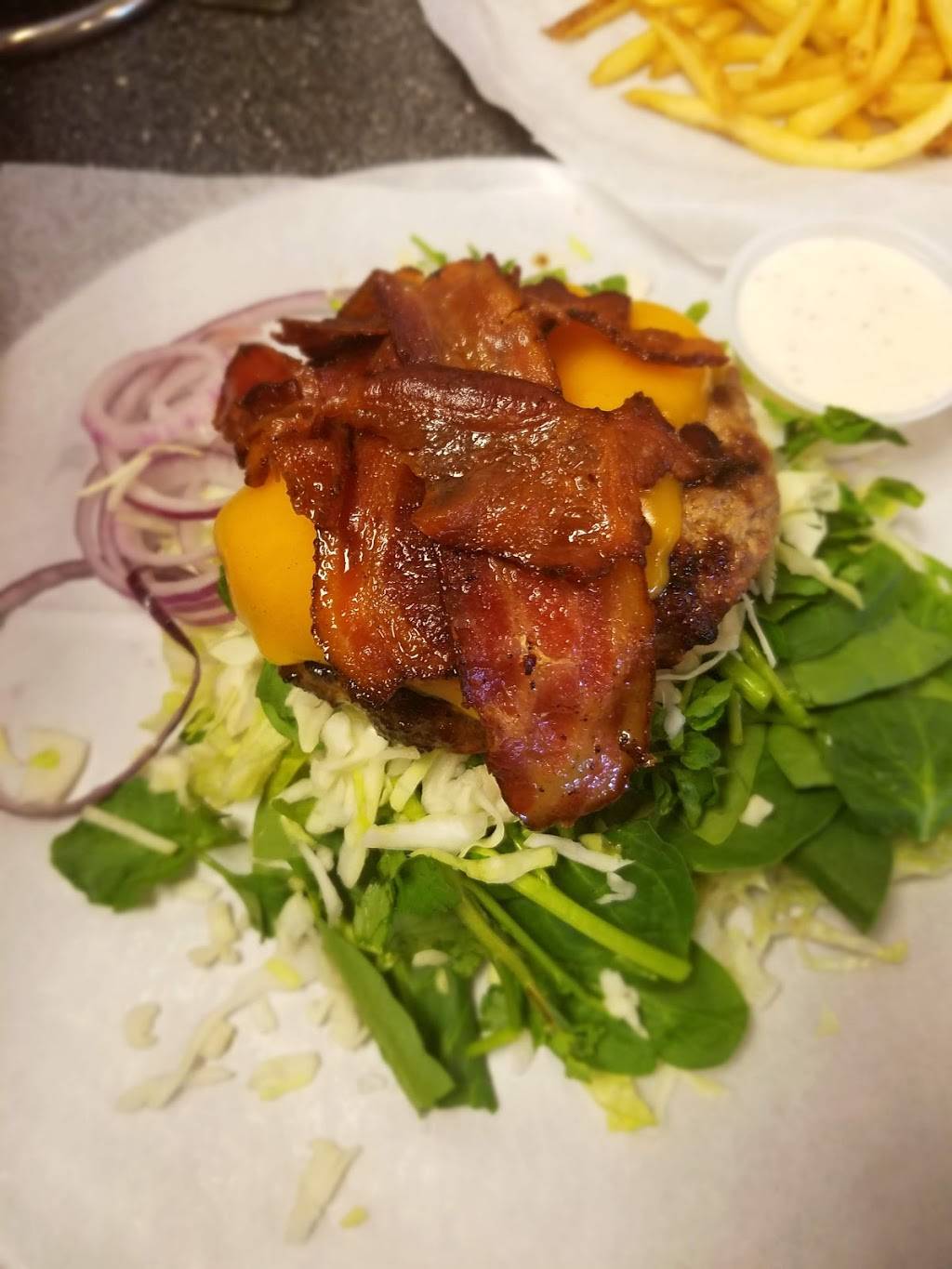 Melt Gourmet Cheeseburgers | restaurant | 525 E Market St Ste J, Leesburg, VA 20176, USA | 7034432105 OR +1 703-443-2105