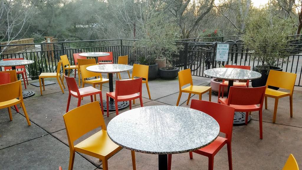 Dos Coyotes Border Café | restaurant | 13385 Folsom Blvd, Folsom, CA 95630, USA | 9163519750 OR +1 916-351-9750