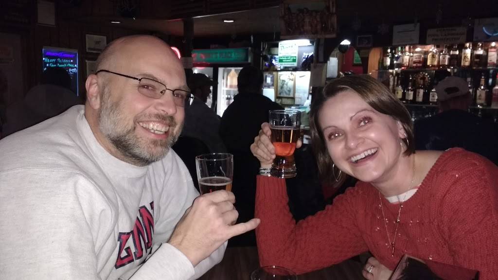 Donnys Place | restaurant | 207 Bettis Rd, West Mifflin, PA 15122, USA | 4124663733 OR +1 412-466-3733