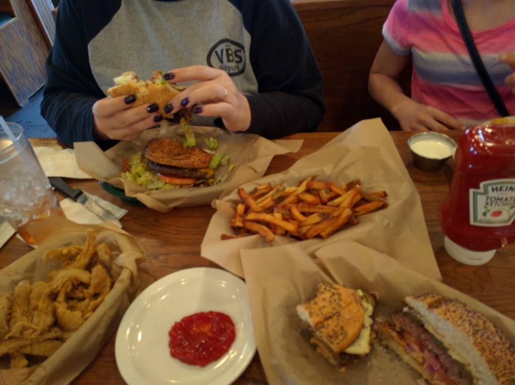 Snuffers Restaurant & Bar | restaurant | 4050 Barton Creek #100, Highland Village, TX 75077, USA | 9723179111 OR +1 972-317-9111