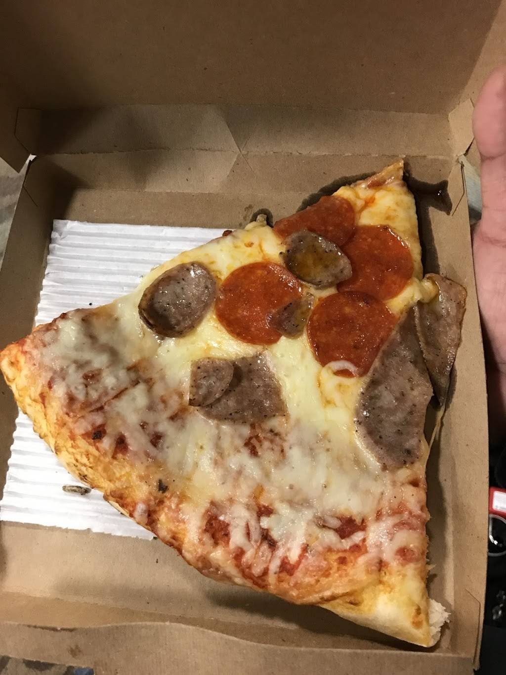 Famous Famiglia | restaurant | 1 1 Terminal Dr, Nashville, TN 37214, USA | 6152754400 OR +1 615-275-4400