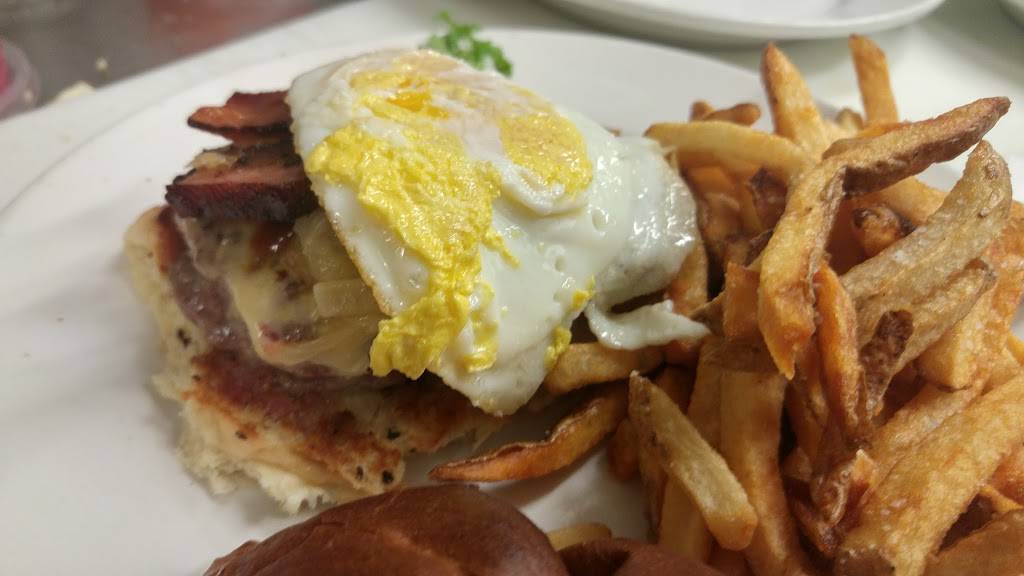 Winfields Pub LLC | restaurant | 1213 Ridge Rd, Buffalo, NY 14218, USA | 7168210700 OR +1 716-821-0700