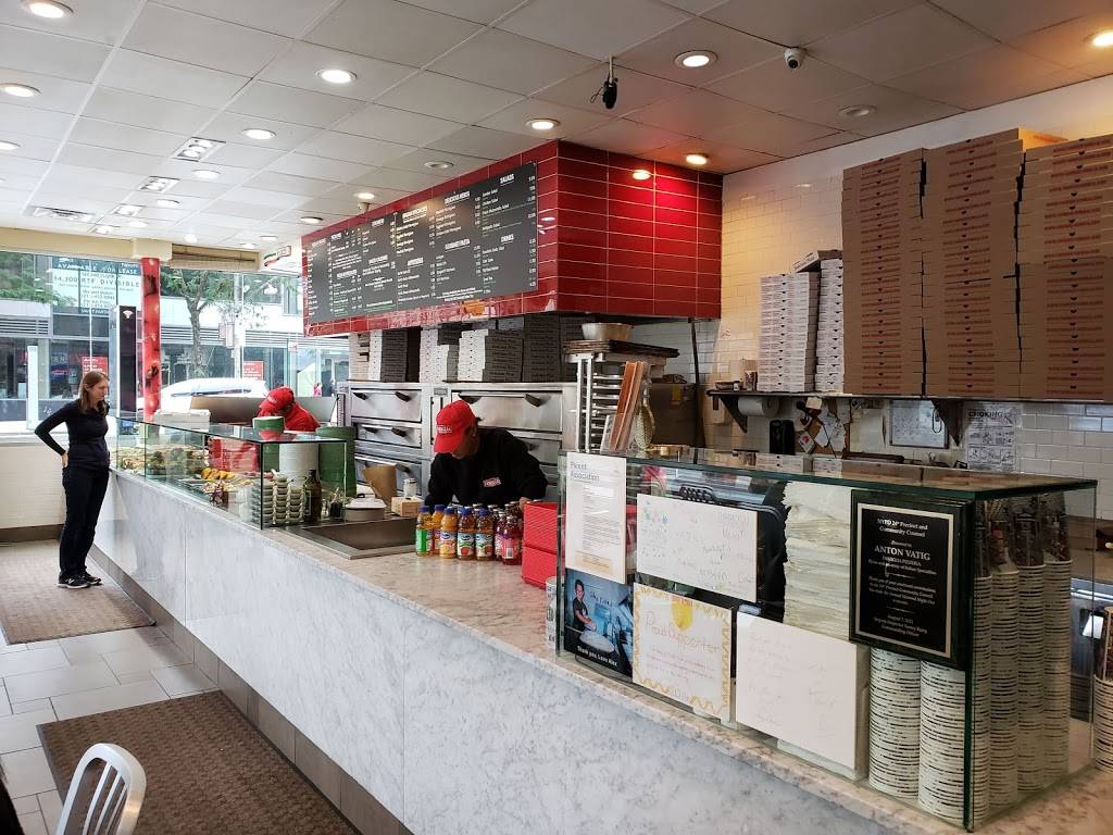 Famous Famiglia Pizzeria | restaurant | 734 Amsterdam Ave, New York, NY 10025, USA | 2128647193 OR +1 212-864-7193