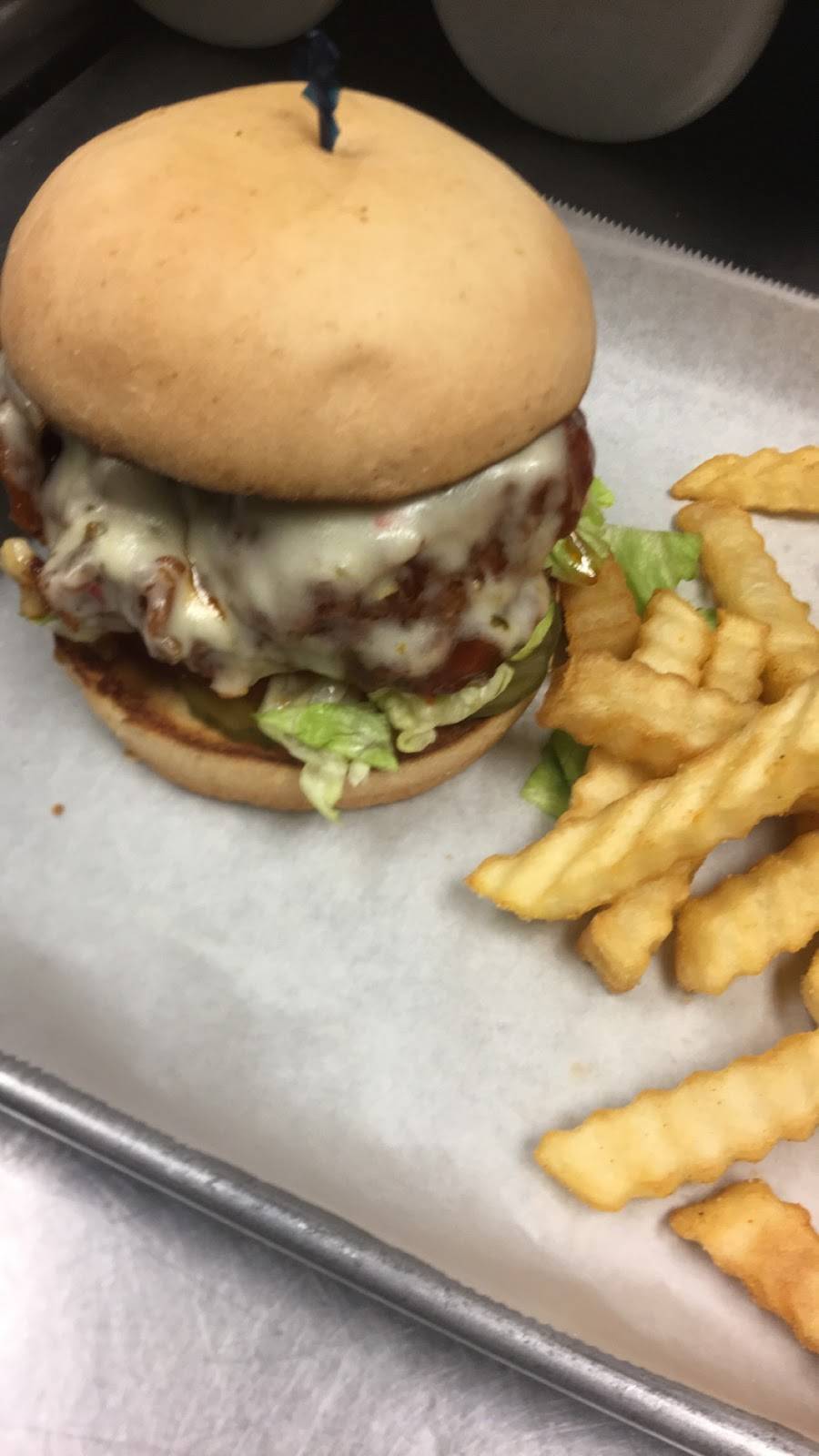 Legends Sports Grill | restaurant | 155 Legends Dr D, Lebanon, TN 37087, USA | 6154444240 OR +1 615-444-4240