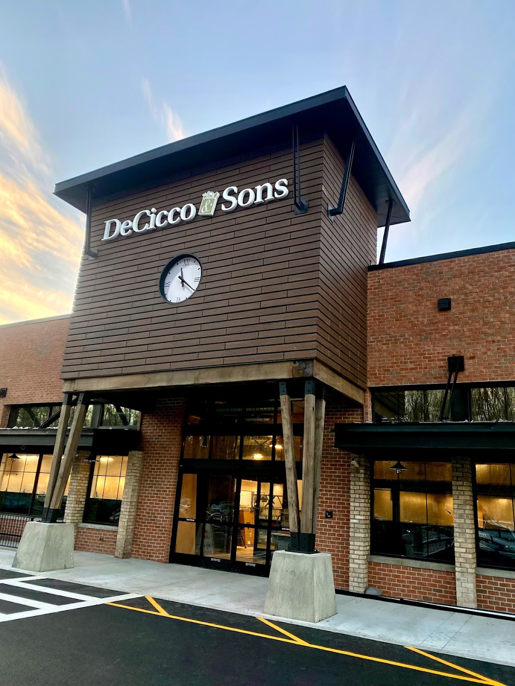 DeCicco & Sons Bedford | bakery | 422 Old Post Rd, Bedford, NY 10506, USA | 9142885800 OR +1 914-288-5800