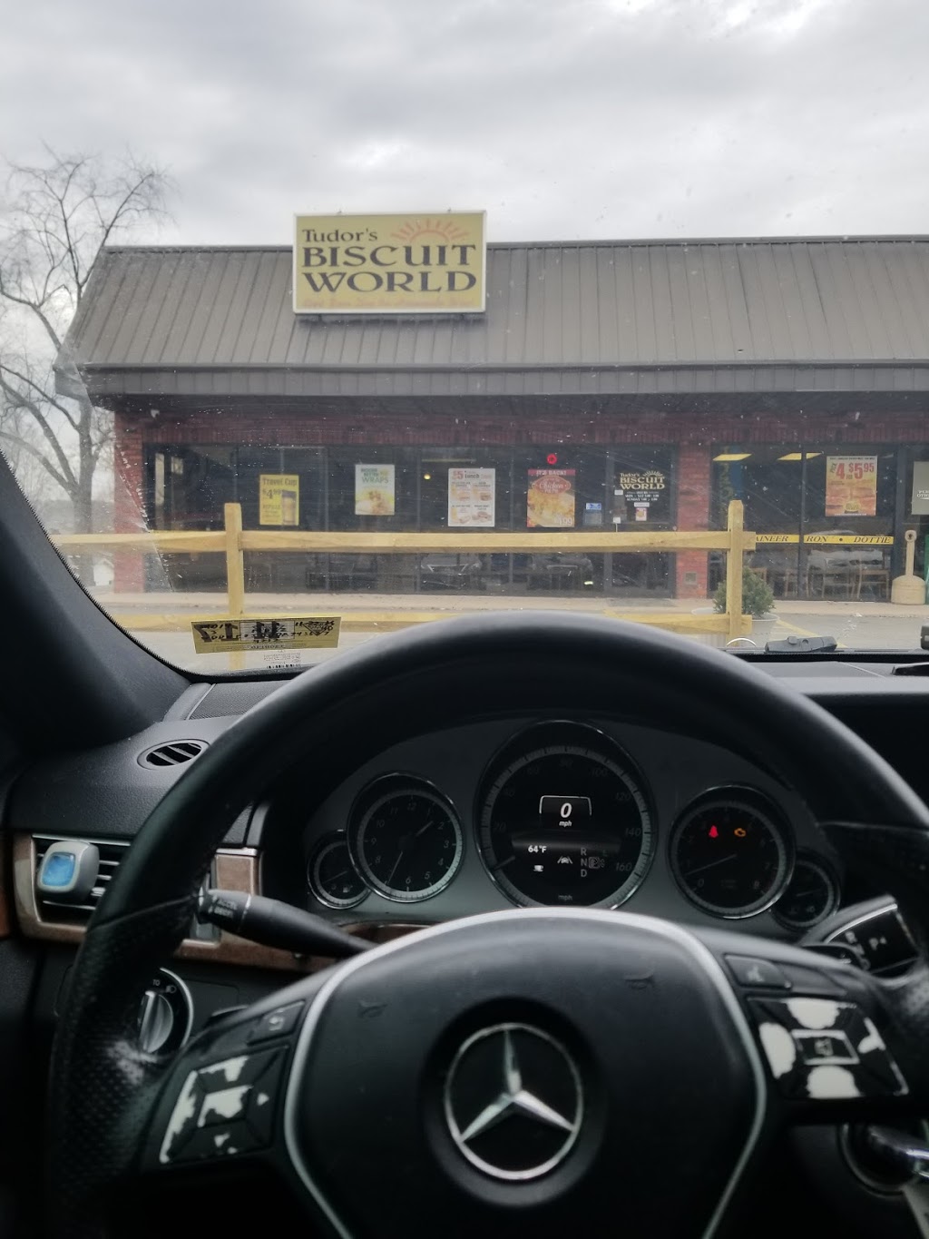 Tudors Biscuit World | restaurant | 327 Summers Addition #1, Milton, WV 25541, USA | 3047430880 OR +1 304-743-0880