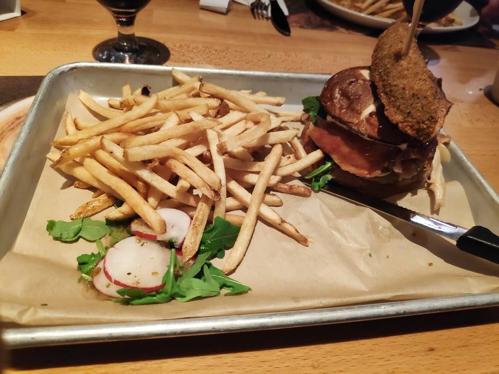 Rôtisserie Scores | restaurant | 238 Rue St-Charles, Sainte-Thérèse, QC J7E 2B4, Canada | 4509716030 OR +1 450-971-6030