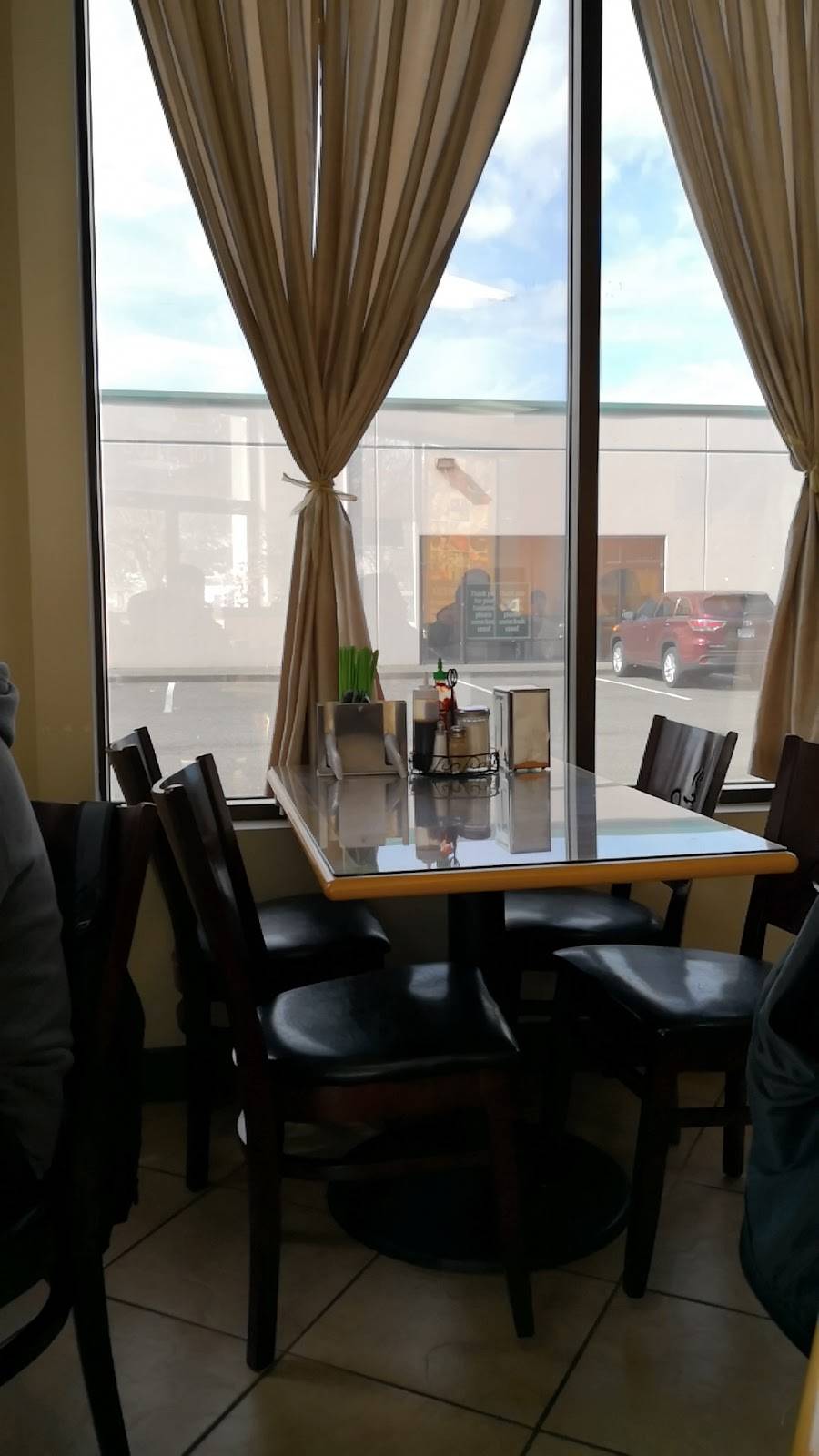 Pho In & Out | restaurant | 18437 E Valley Hwy, Kent, WA 98032, USA | 4252510732 OR +1 425-251-0732