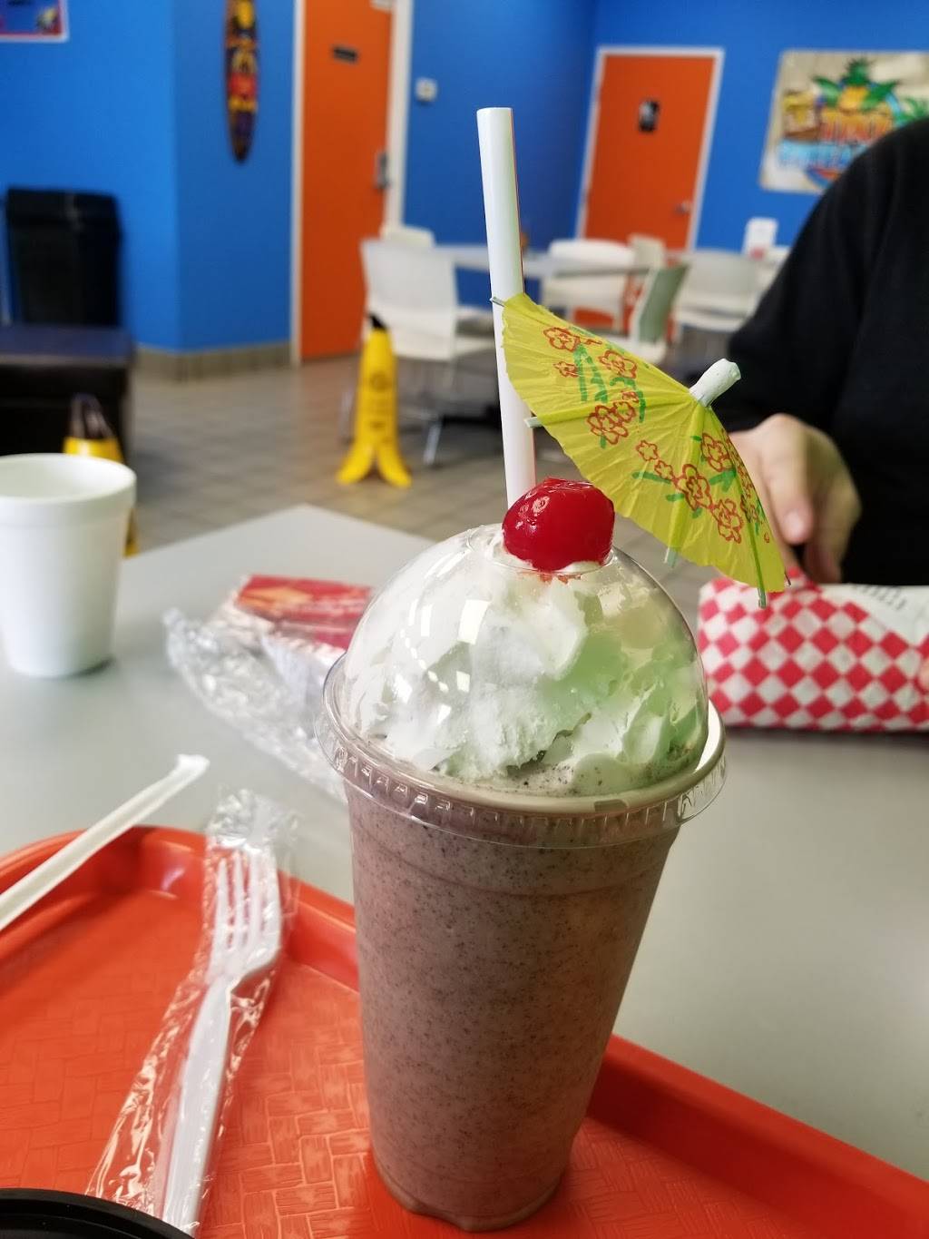 Tiki Pineapple | restaurant | 5515 Davison Rd, Burton, MI 48509, USA | 8108776642 OR +1 810-877-6642