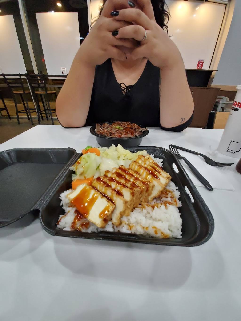 Yogis Grill | restaurant | 950 E Bell Rd #140, Phoenix, AZ 85022, USA | 6024042030 OR +1 602-404-2030