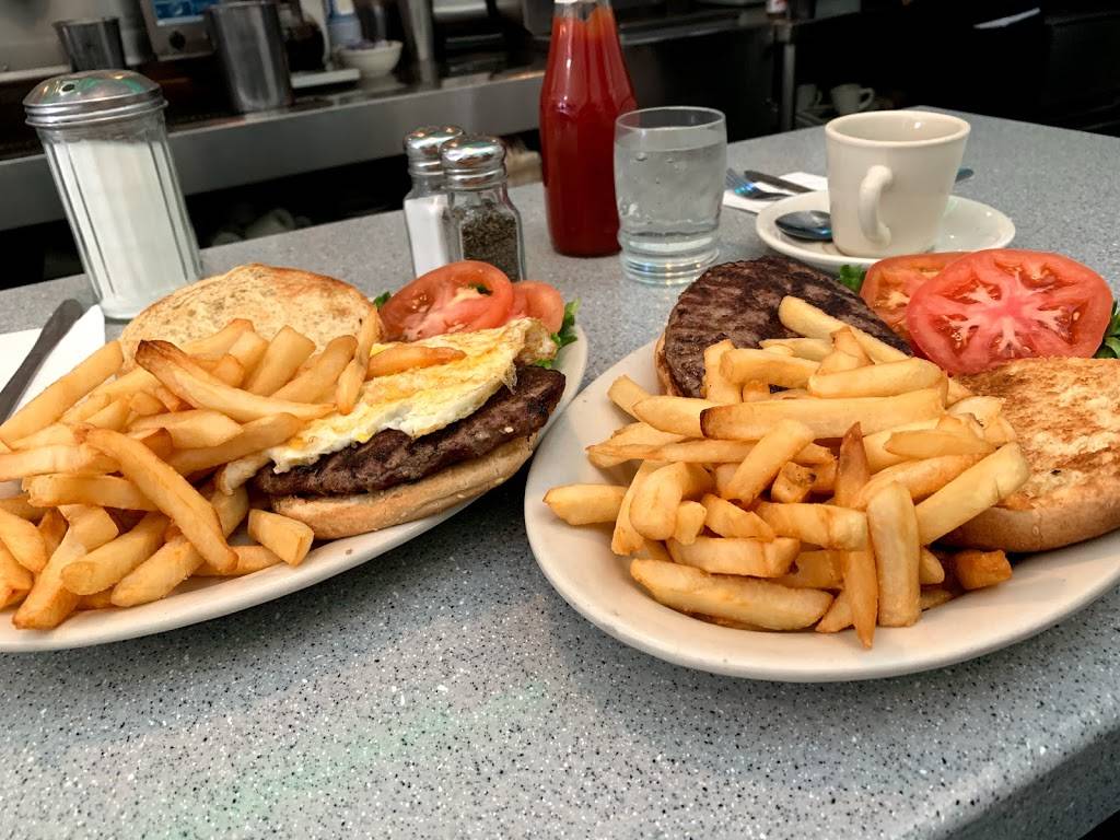 Vickys | restaurant | 805 W 187th St, New York, NY 10040, USA | 2129278458 OR +1 212-927-8458