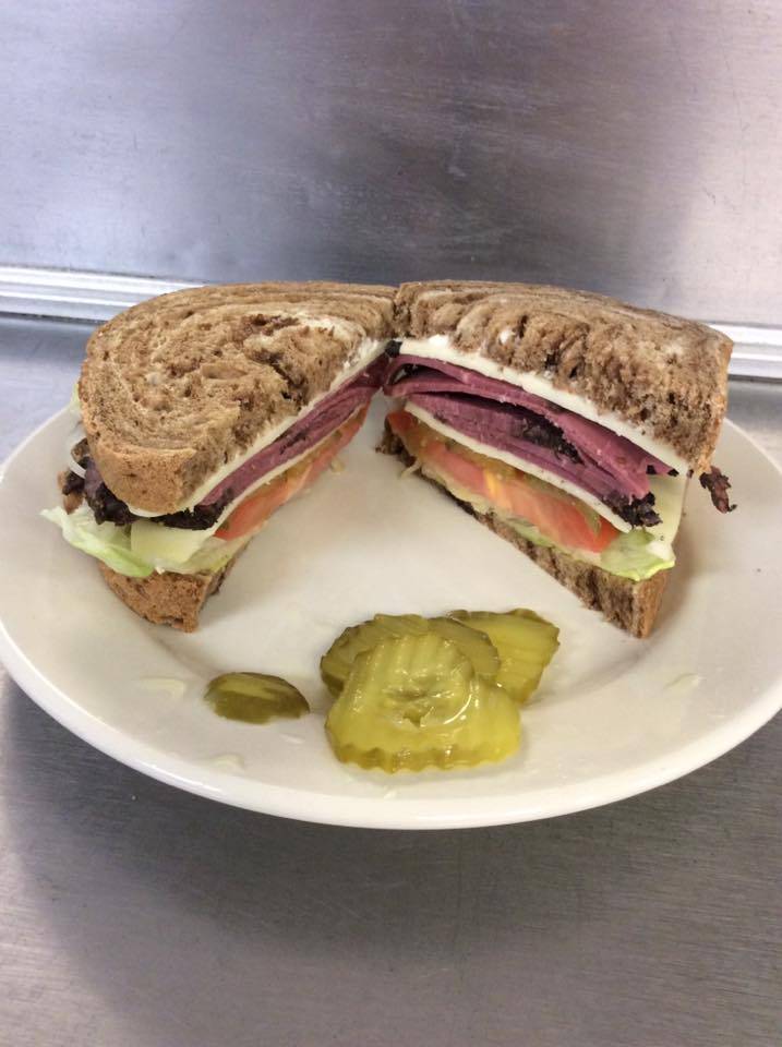 Z-7 Discount Fireworks | restaurant | 11125 N, MO-7, Climax Springs, MO 65324, USA | 5733472373 OR +1 573-347-2373