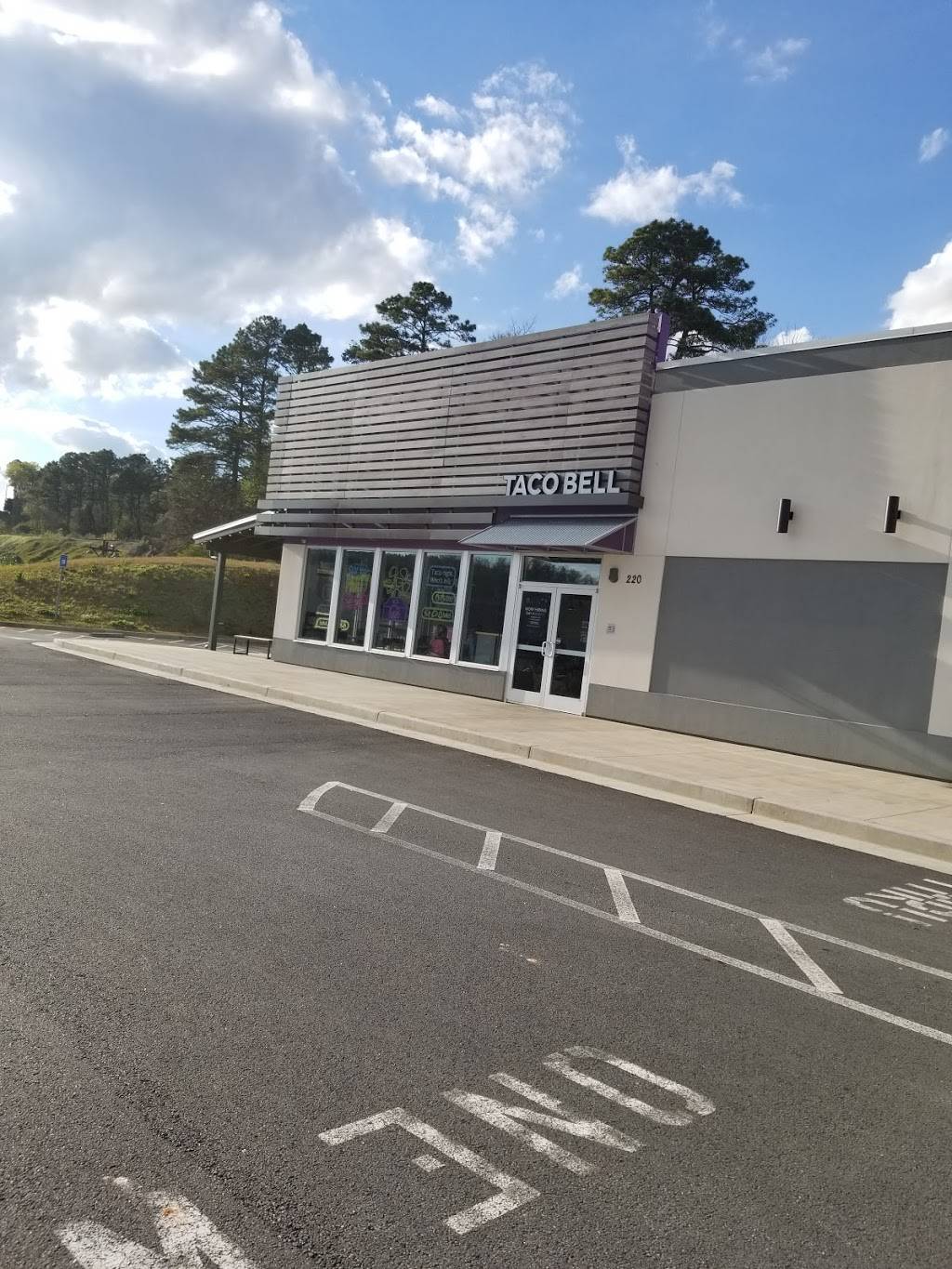 Taco Bell | restaurant | 220 LakePoint Pkwy, Cartersville, GA 30121, USA | 6787198883 OR +1 678-719-8883
