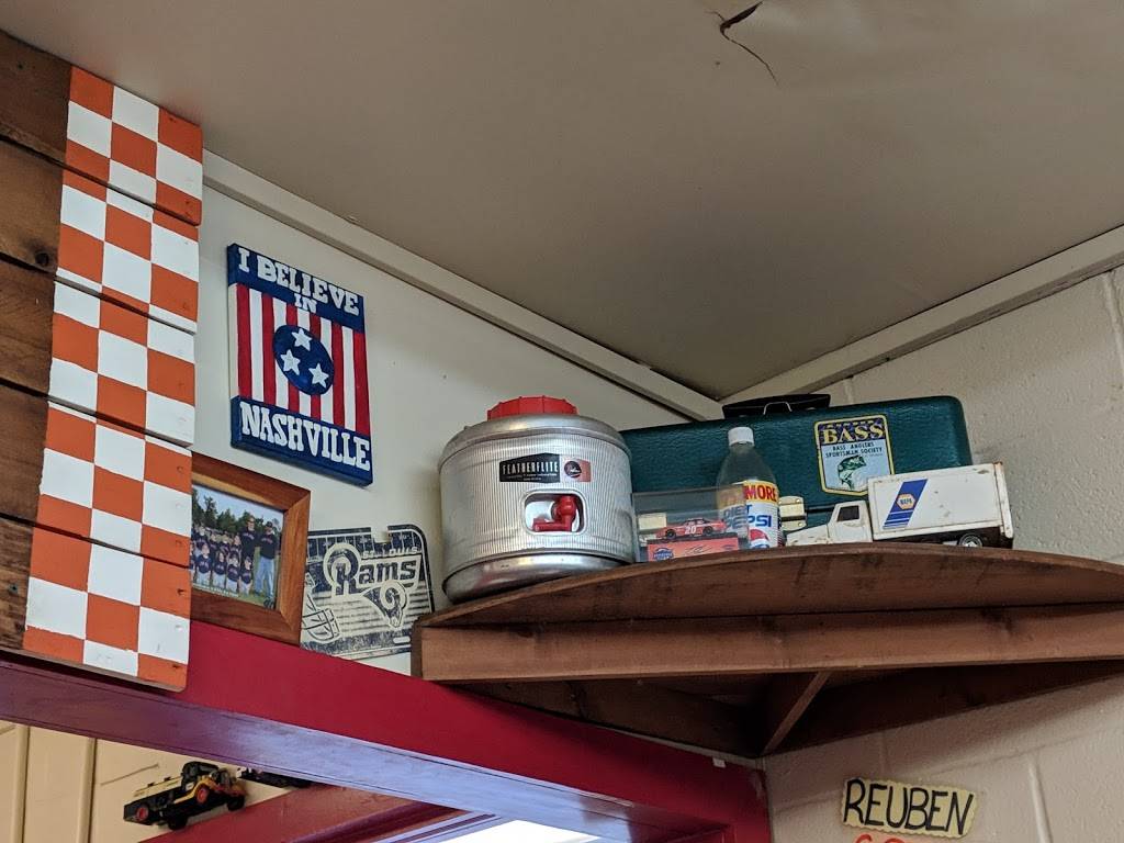 The Lunch Box | restaurant | 2124 Woodlawn Rd, Woodlawn, TN 37191, USA | 9318028227 OR +1 931-802-8227