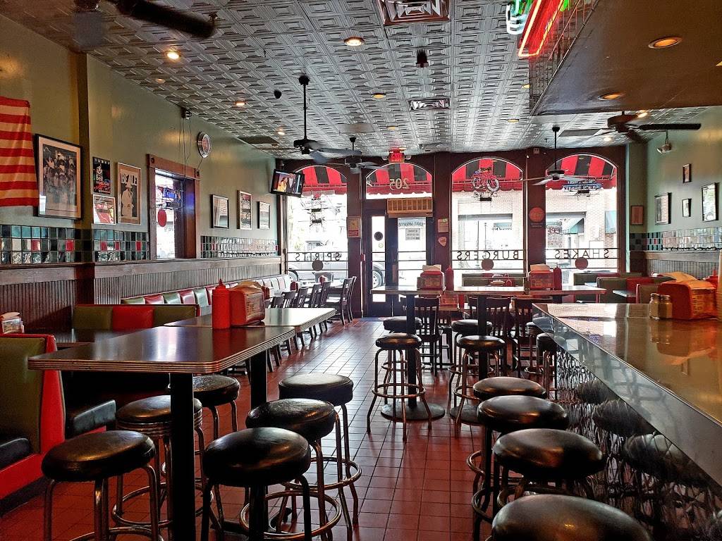 Dyers Burgers | restaurant | 205 Beale St, Memphis, TN 38103, USA | 9015273937 OR +1 901-527-3937