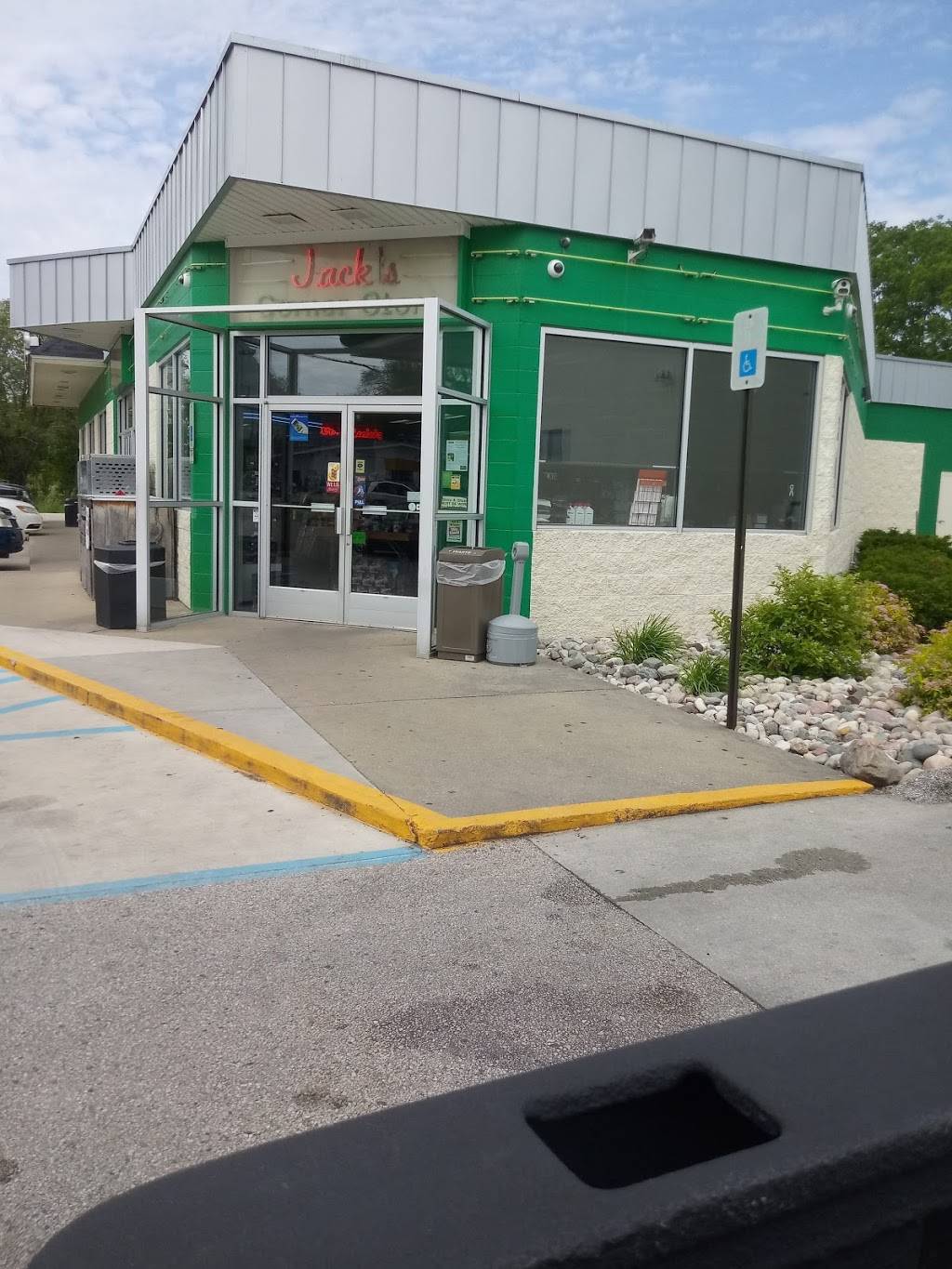 Mr Quick Drive In | restaurant | 5227, 4190 Grand Haven Rd, Norton Shores, MI 49441, USA | 2317989687 OR +1 231-798-9687