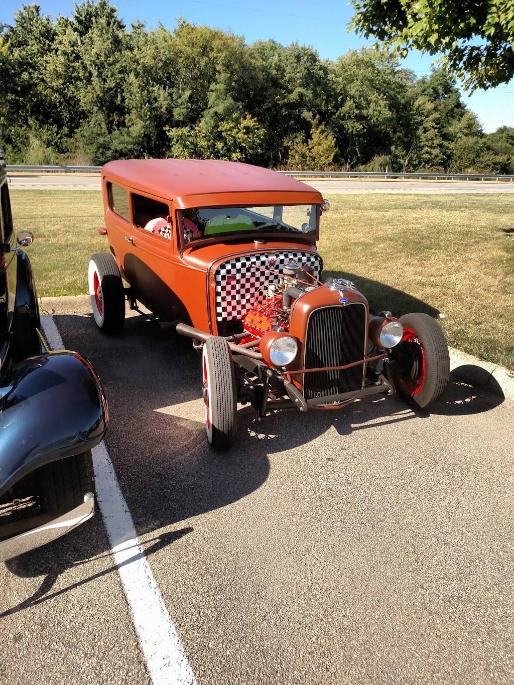 Eatn Park | restaurant | 500 Chippewa Town Center, Beaver Falls, PA 15010, USA | 7248477275 OR +1 724-847-7275