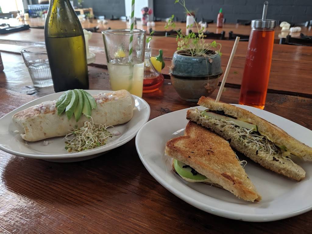 Nosh Pit Detroit | restaurant | 2995 Yemans St, Hamtramck, MI 48212, USA | 3134860777 OR +1 313-486-0777