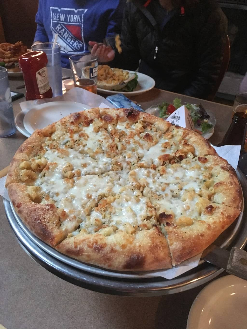 Knotty Pine Grill & Tavern | restaurant | 551 Pine River Pond Rd, Sanbornville, NH 03872, USA | 6035222265 OR +1 603-522-2265