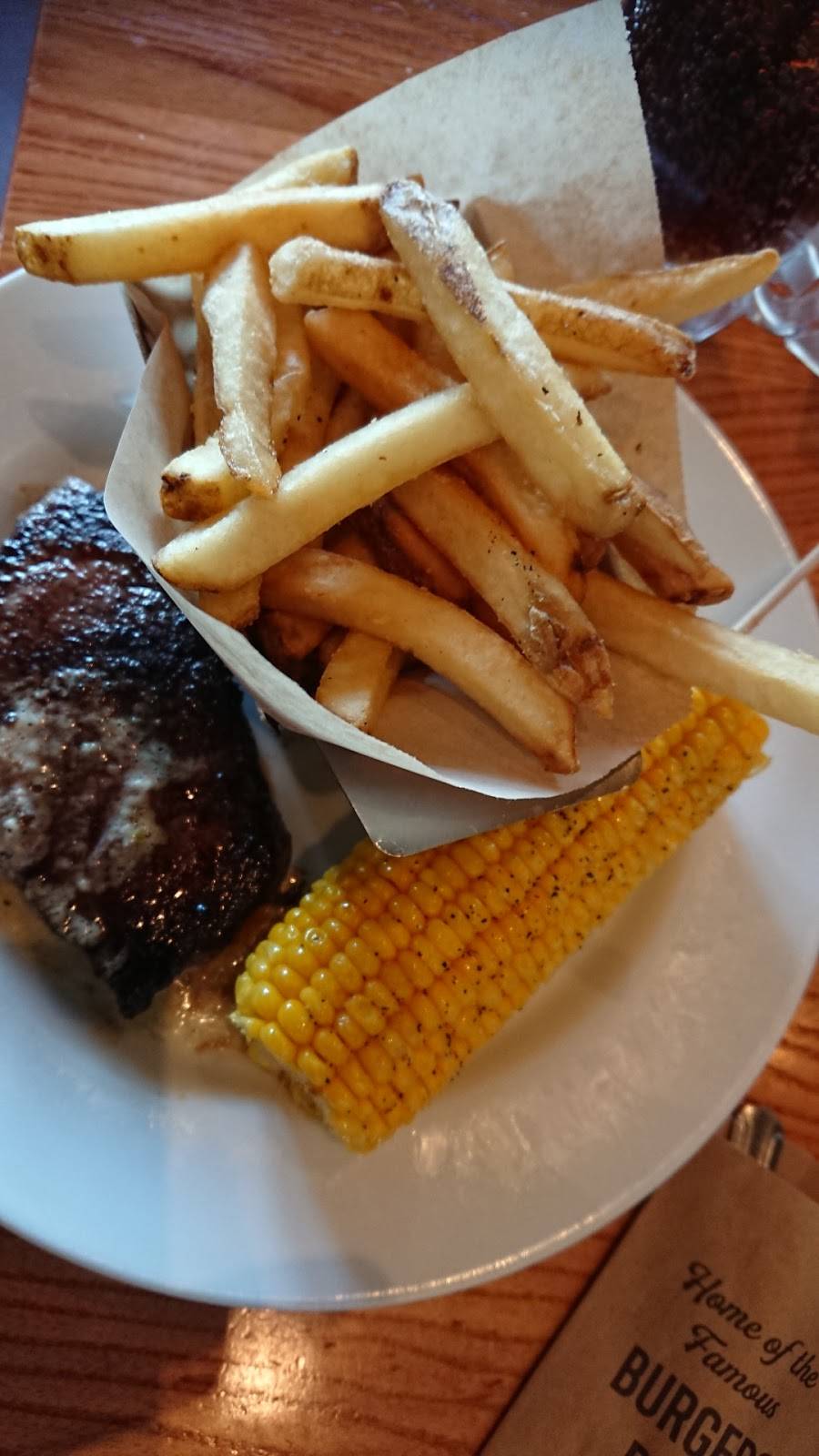 Chilis Grill & Bar | meal takeaway | 15252 Summit Ave, Fontana, CA 92336, USA | 9096467779 OR +1 909-646-7779