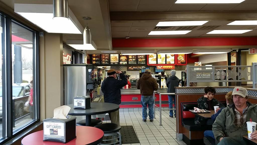 Hardees | restaurant | 629 W Main St, Benton, IL 62812, USA | 6184353286 OR +1 618-435-3286